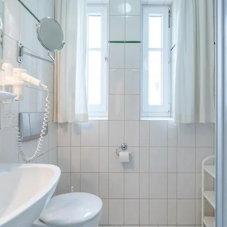 Perfekt Fuer Zwei Moderne Mit Balkon In * Sellin (Rugen)